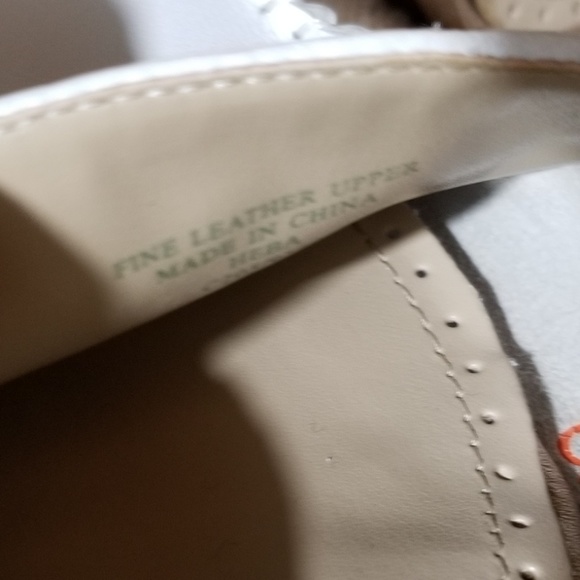 Adrienne Vittadini Leather white and gold mules - Picture 5 of 7